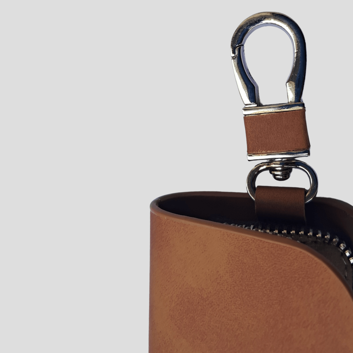 Premium-Leather-SmartKey-Pouch-with-Zipper_Keychain-Clip-2