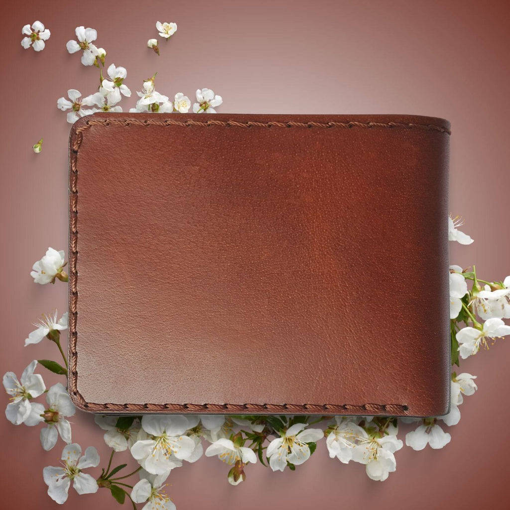 https://cdn.shopify.com/s/files/1/0894/5608/3225/files/bi-fold-wallet-men-vegetable-tanned-full-grain-leather-brown.jpg?v=1770809670