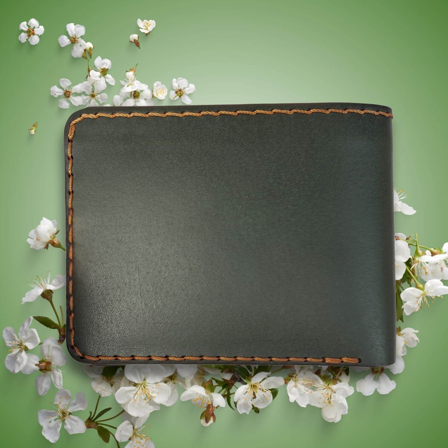 https://cdn.shopify.com/s/files/1/0894/5608/3225/files/bi-fold-wallet-men-vegetable-tanned-full-grain-leather-royal-green-0.jpg?v=1770809670