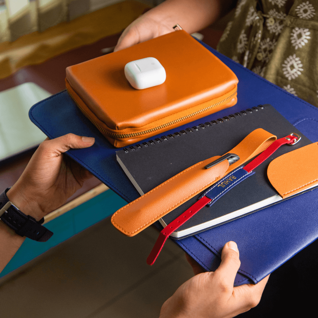 gadget-organizer-pouch-savvy-stocker-1