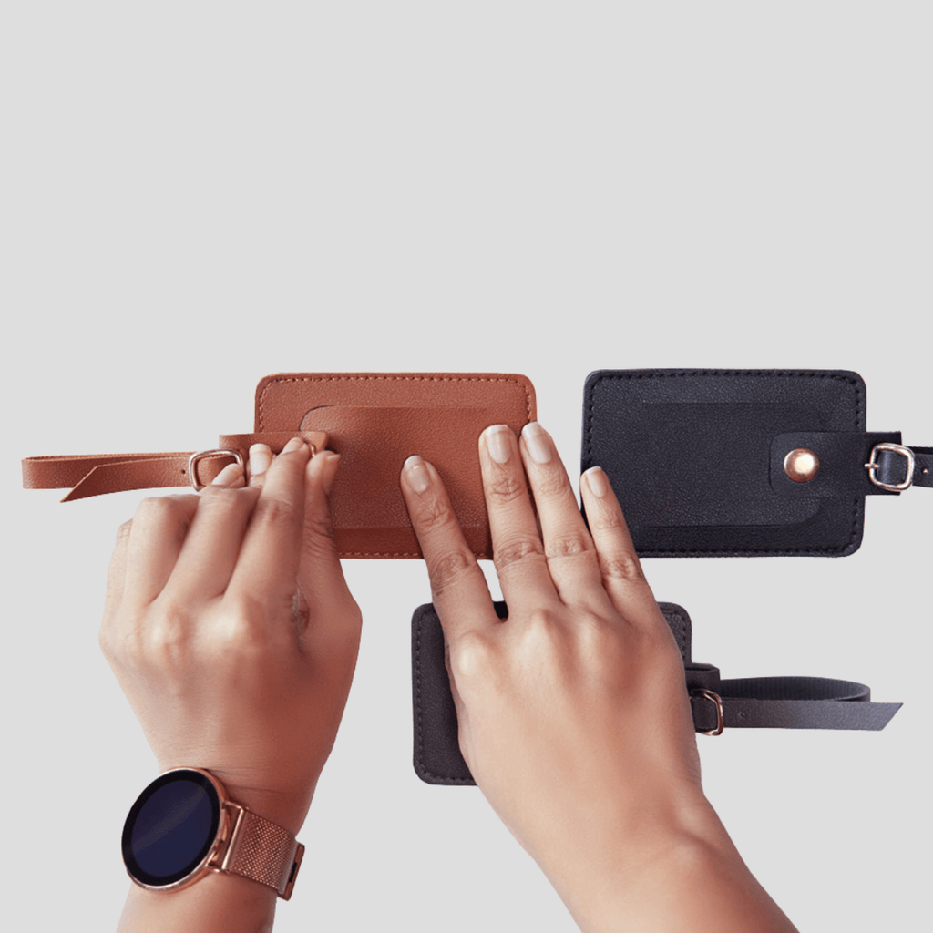 suitcase-saviour-vegan-leather-luggage-tag-adjustable-strap-1_d489ef09-bc05-4368-bd7e-86d3e96f1134